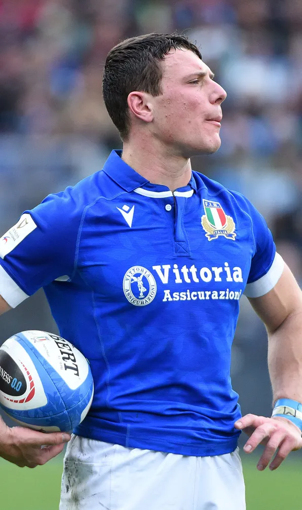 Six Nations Italian rugby player surveys the pitch during a 6 Nations rugby game