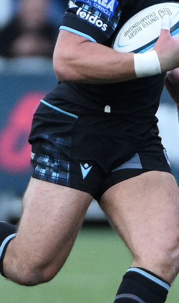 Pro Clubs Rugby Shorts Glasgow Warriors player running in the home rugby shorts
